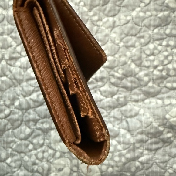 Louis Vuitton Monogram Sarah Trifold Wallet - Picture 4 of 9